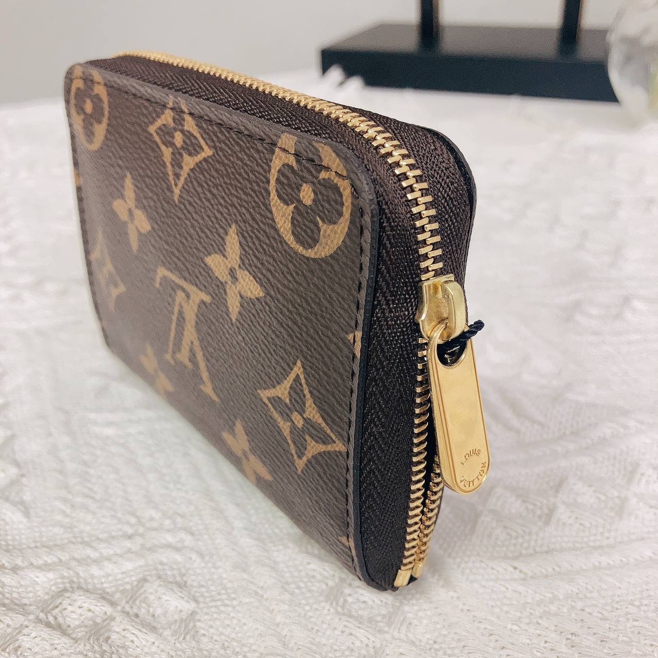 🌺AMANDA羅澲葒奢侈品俱乐部🌺, [Jan 26, 2023 at 16 55] 日本现货：Rm 1840 品牌： LV（有防尘袋） 尺寸：8.5 X 11cm 新度：90 (8)