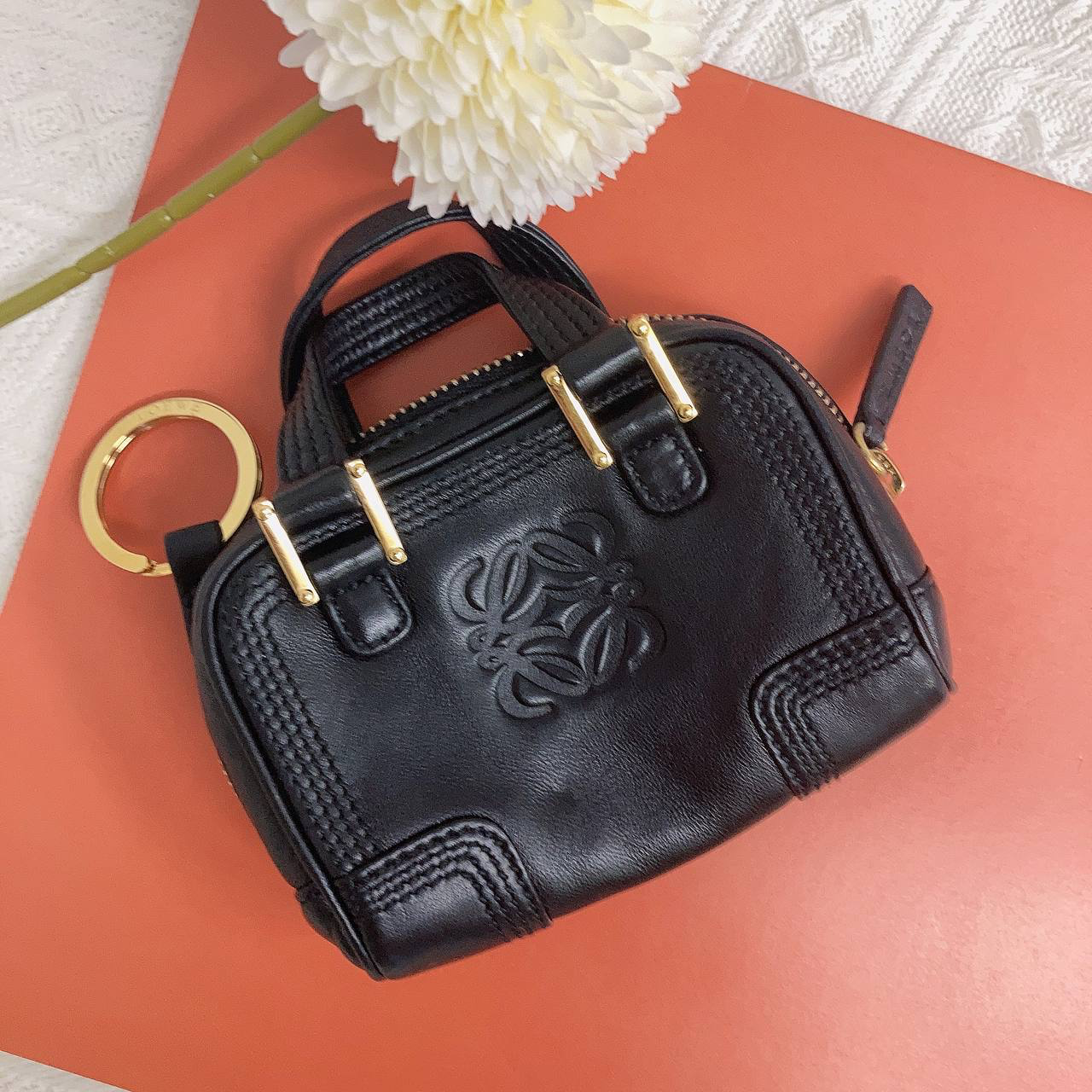 🌺AMANDA羅澲葒奢侈品俱乐部🌺, [Jan 29, 2023 at 14 55] 日本现货：Rm 1610 品牌：LOEWE 尺寸：10.5 X 7.5 cm 新度：90 (9)